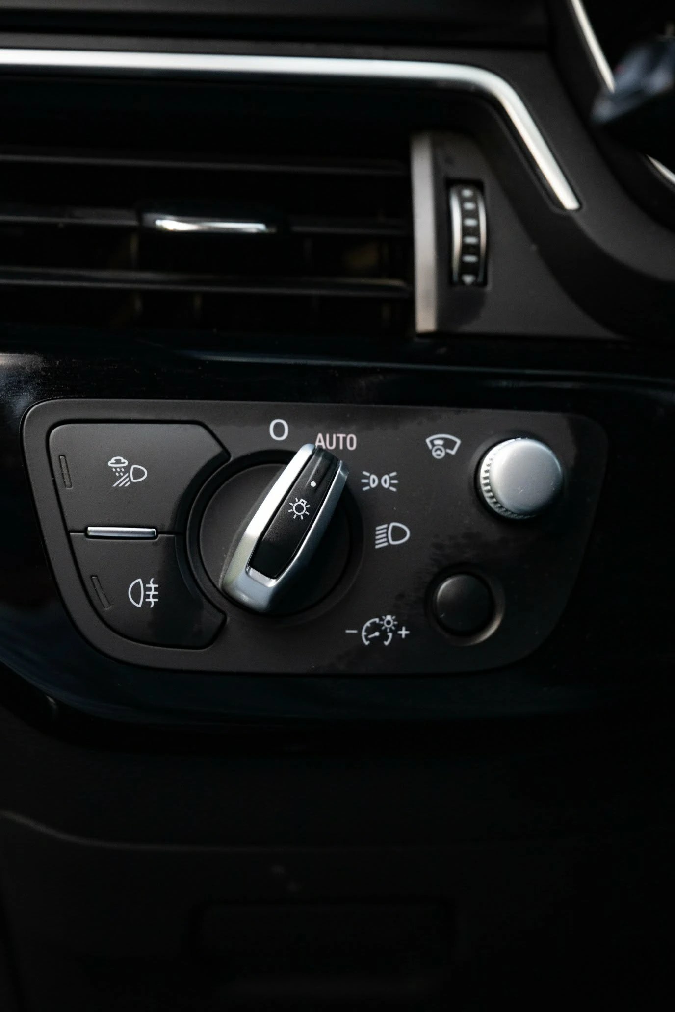 Audi A4 3.0 TDI 8ZF Matrix LED/HUD - Full S-Line, снимка 8 - Автомобили и джипове - 54631707