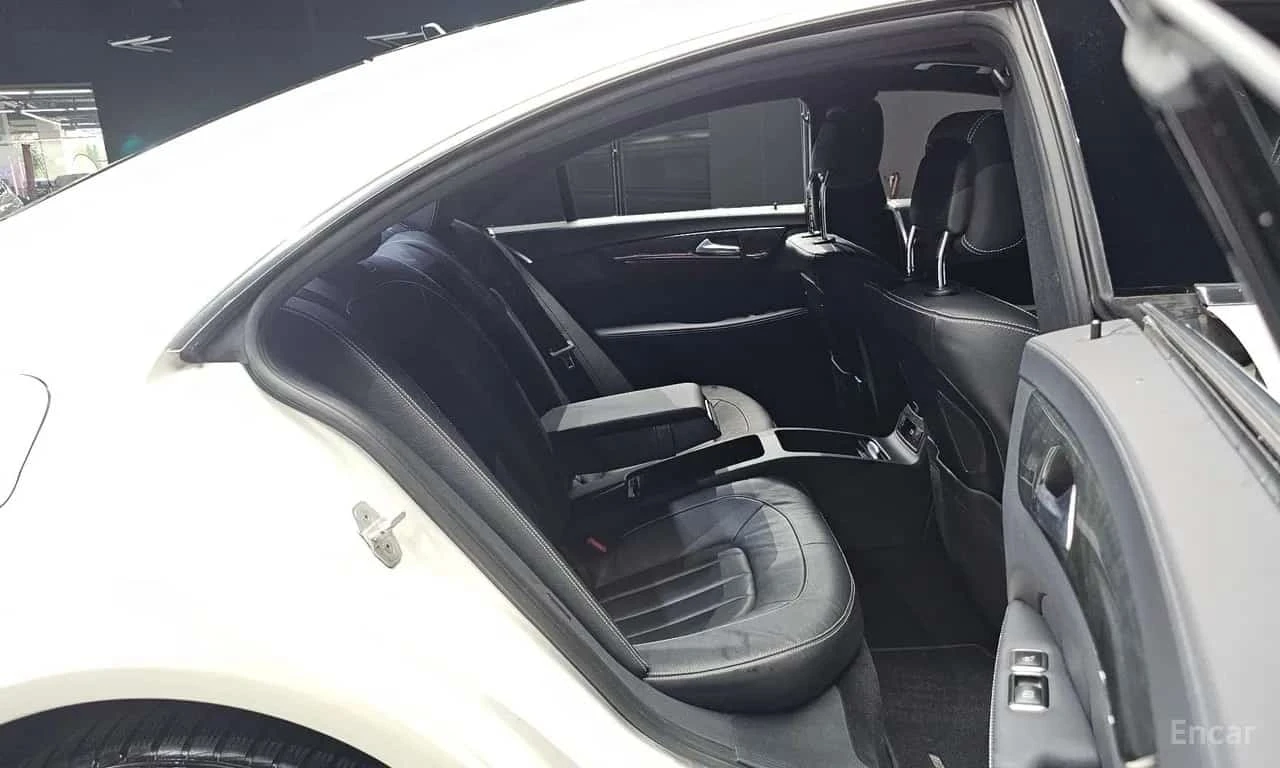 Mercedes-Benz CLS | АВТОФИНАНСИРАНЕ | ЦЕНА ДО БЪЛГАРИЯ, снимка 11 - Автомобили и джипове - 56185037