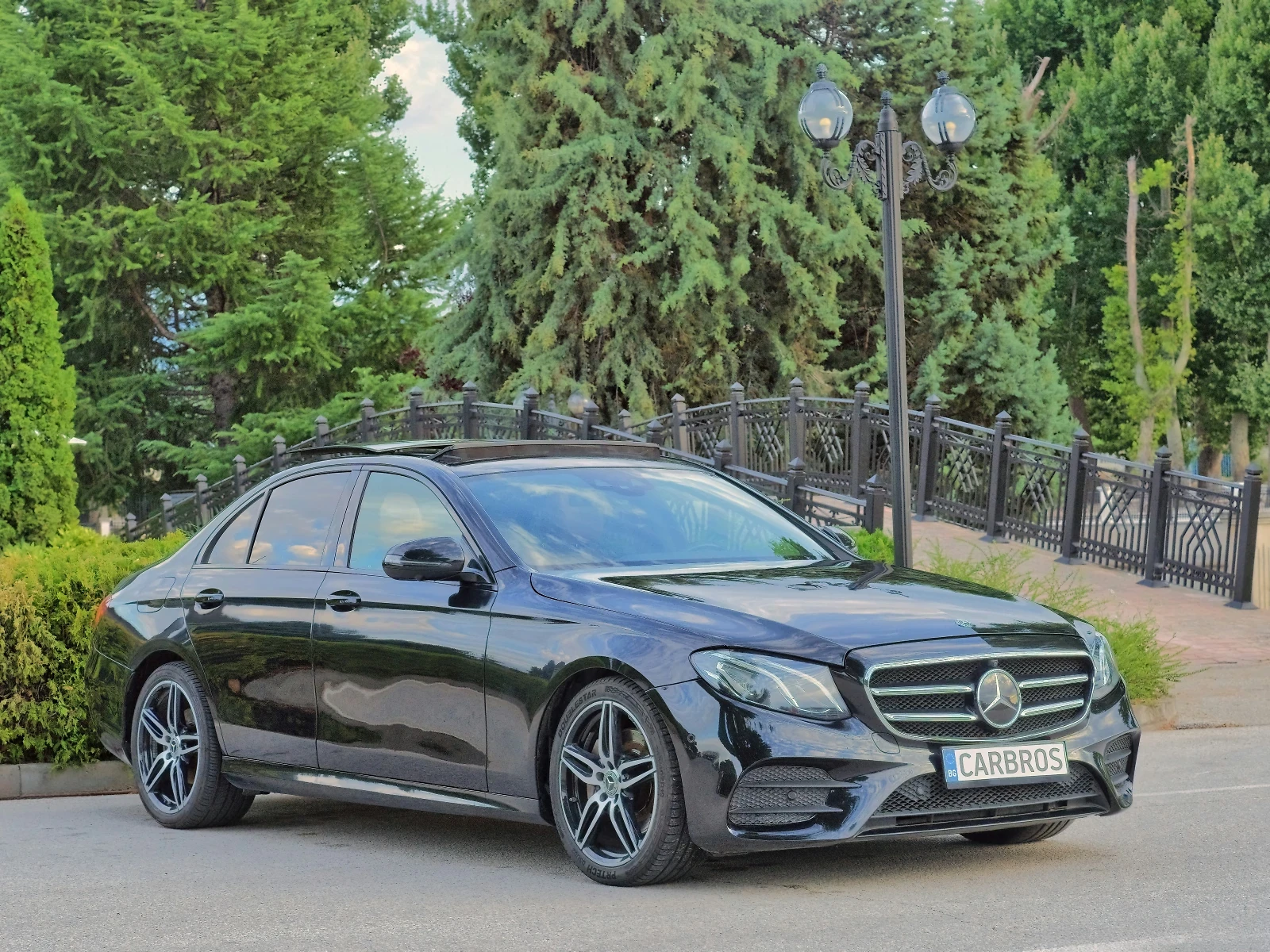 Mercedes-Benz E 220 AMG Digital Burmester Panorama Memory Кафяв Салон 