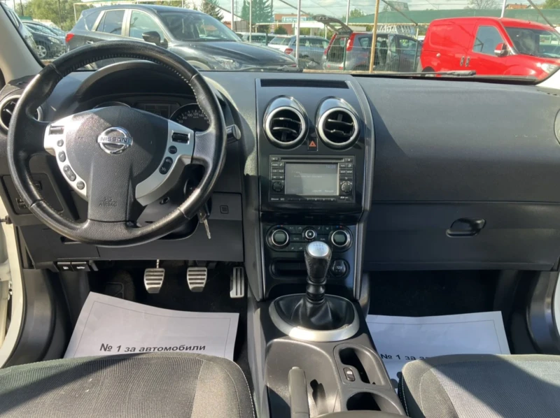 Nissan Qashqai, снимка 9 - Автомобили и джипове - 47315857