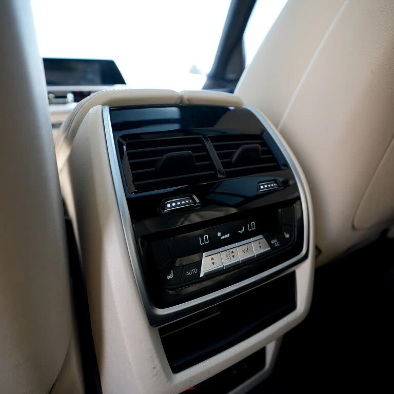 BMW X7 I * M-Package* * HeadUp* AвтоКредит* (ЦЕНА ДО БГ), снимка 12 - Автомобили и джипове - 53244227