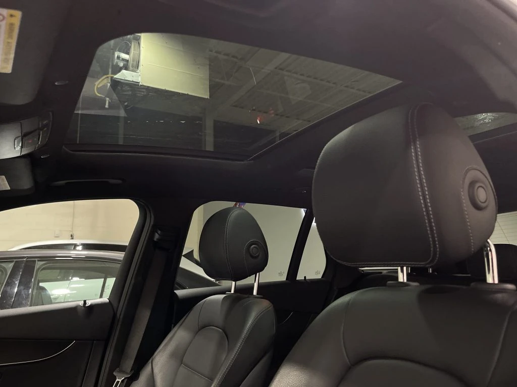 Mercedes-Benz GLC 300 4Matic / PANO / ПОДГРЕВИ, снимка 15 - Автомобили и джипове - 53804446