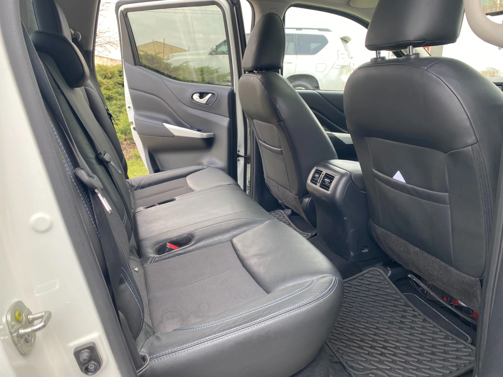 Nissan Navara 2.3 DCI 7AT Tekna, снимка 9 - Автомобили и джипове - 53875204