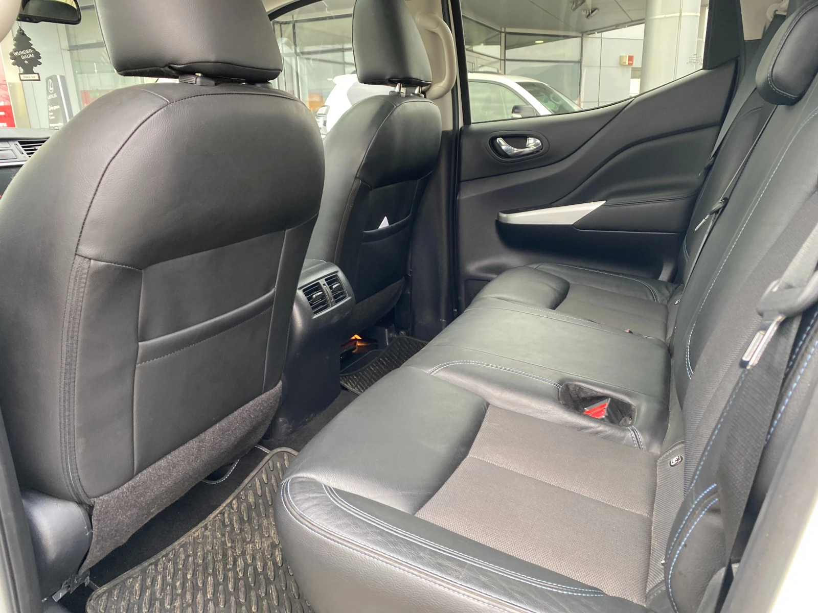 Nissan Navara 2.3 DCI 7AT Tekna, снимка 10 - Автомобили и джипове - 53875204