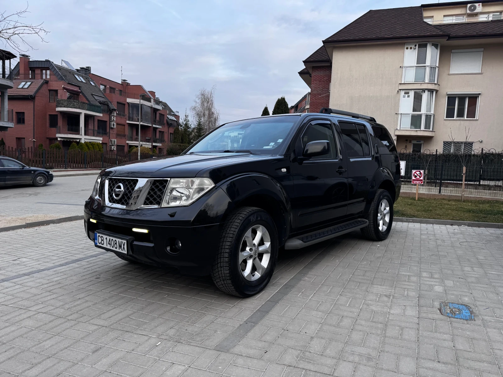 Nissan Pathfinder 2.5D 7 МЕСТА АВТОМАТИК, снимка 3 - Автомобили и джипове - 53878814