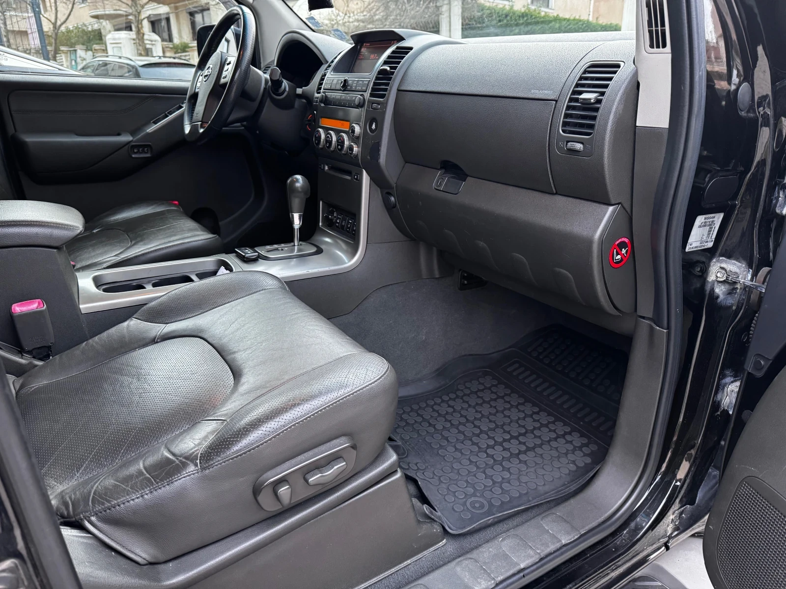 Nissan Pathfinder 2.5D 7 МЕСТА АВТОМАТИК, снимка 15 - Автомобили и джипове - 53878814
