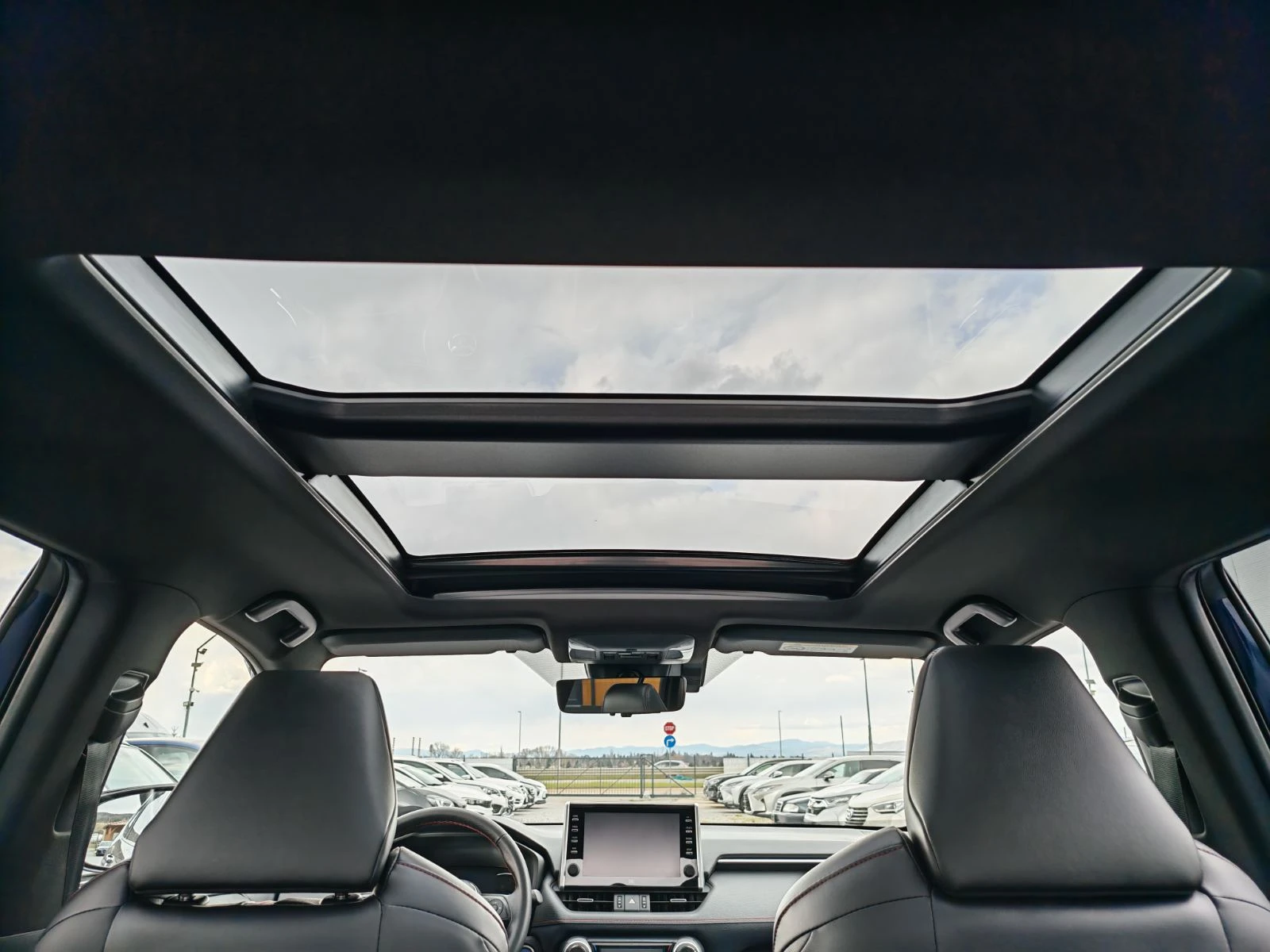 Toyota Rav4 BI-TONE/Панорама/Подгрев/Обдухване/Камера 360/HUD, снимка 17 - Автомобили и джипове - 54178781