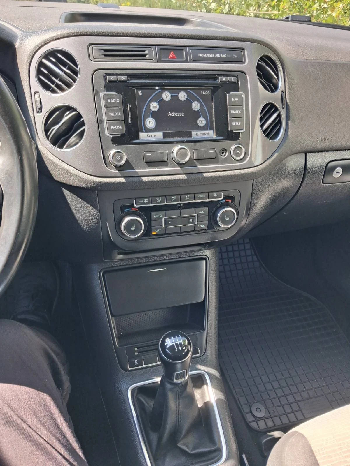VW Tiguan Нов внос 4x4 160 кс, снимка 12 - Автомобили и джипове - 54491047