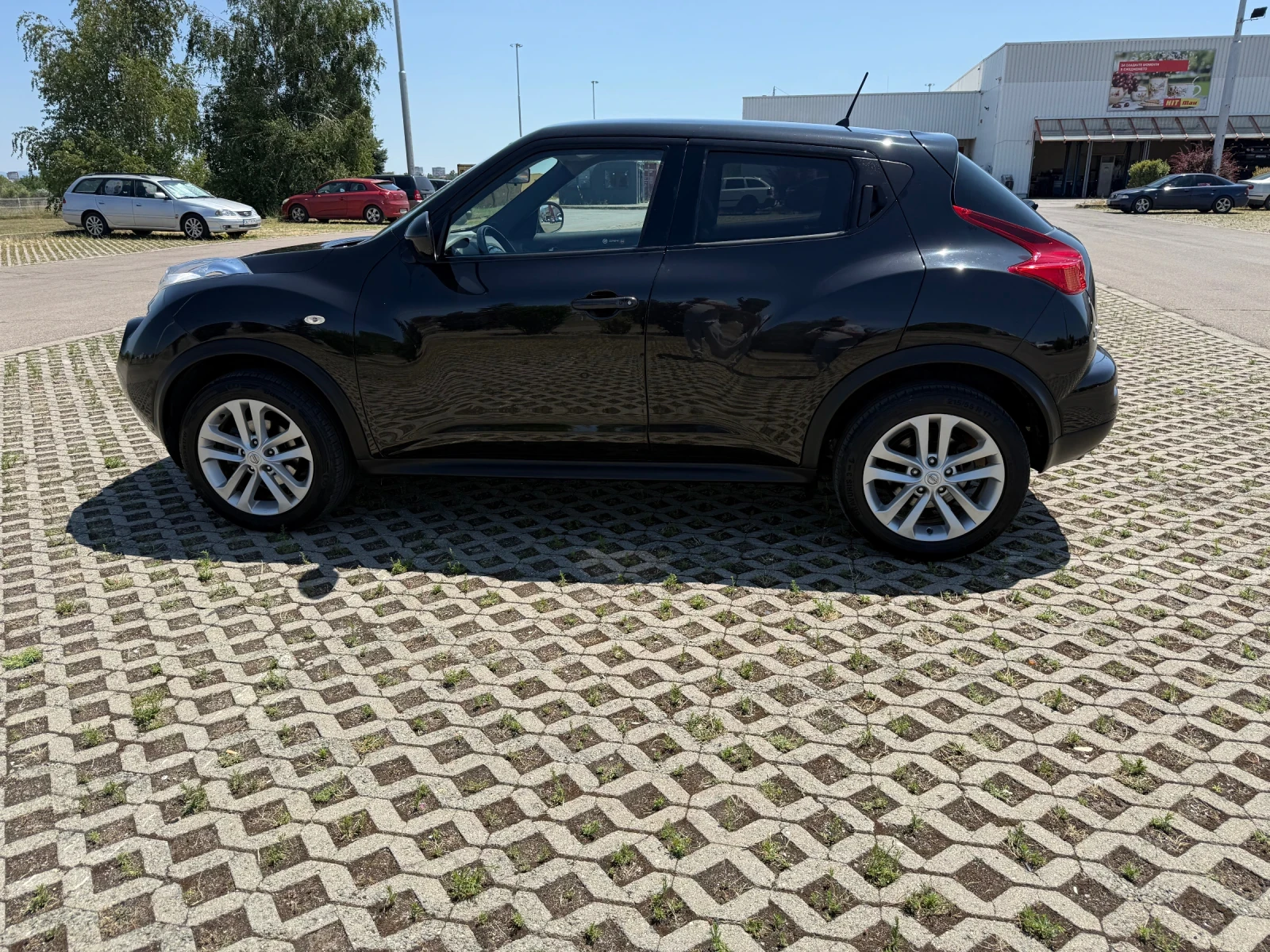 Nissan Juke 1.6I, 117кс, нов внос, автоматик, снимка 4 - Автомобили и джипове - 55484256