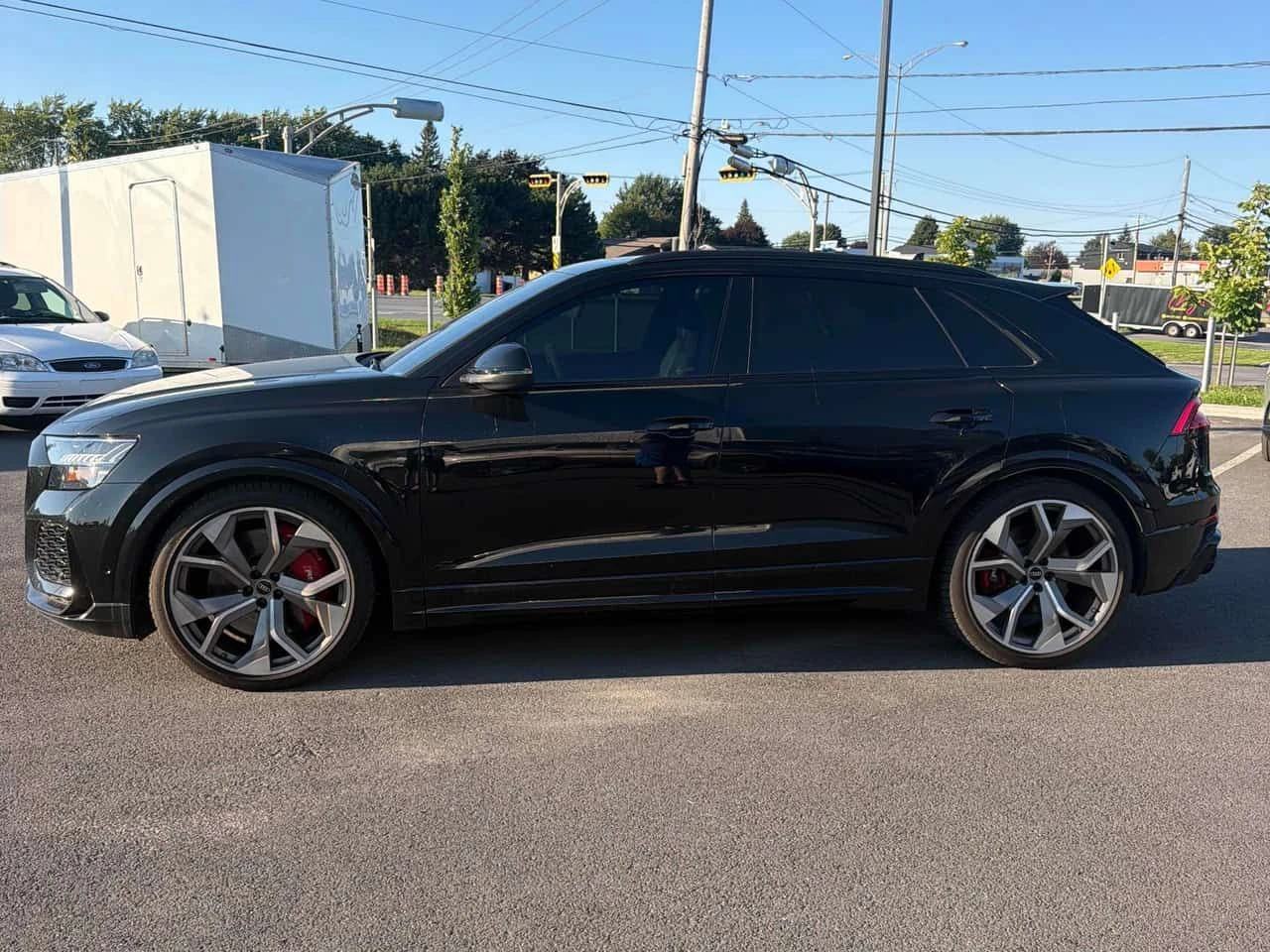 Audi RSQ8 * 4.0 TFSI quattro * АВТОКРЕДИТ БЕЗ ПЪРВОНАЧАЛНА *, снимка 2 - Автомобили и джипове - 55595710
