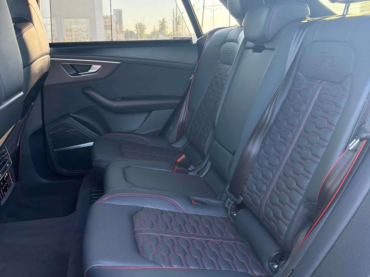Audi RSQ8 * 4.0 TFSI quattro * АВТОКРЕДИТ БЕЗ ПЪРВОНАЧАЛНА *, снимка 11 - Автомобили и джипове - 55595710