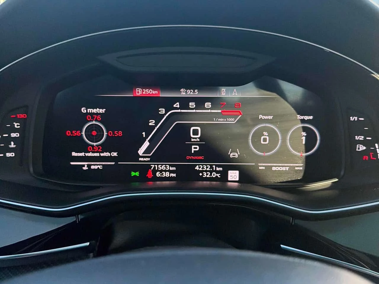 Audi RSQ8 * 4.0 TFSI quattro * АВТОКРЕДИТ БЕЗ ПЪРВОНАЧАЛНА *, снимка 8 - Автомобили и джипове - 55595710