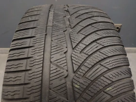 Гуми Зимни 245/40R18, снимка 1