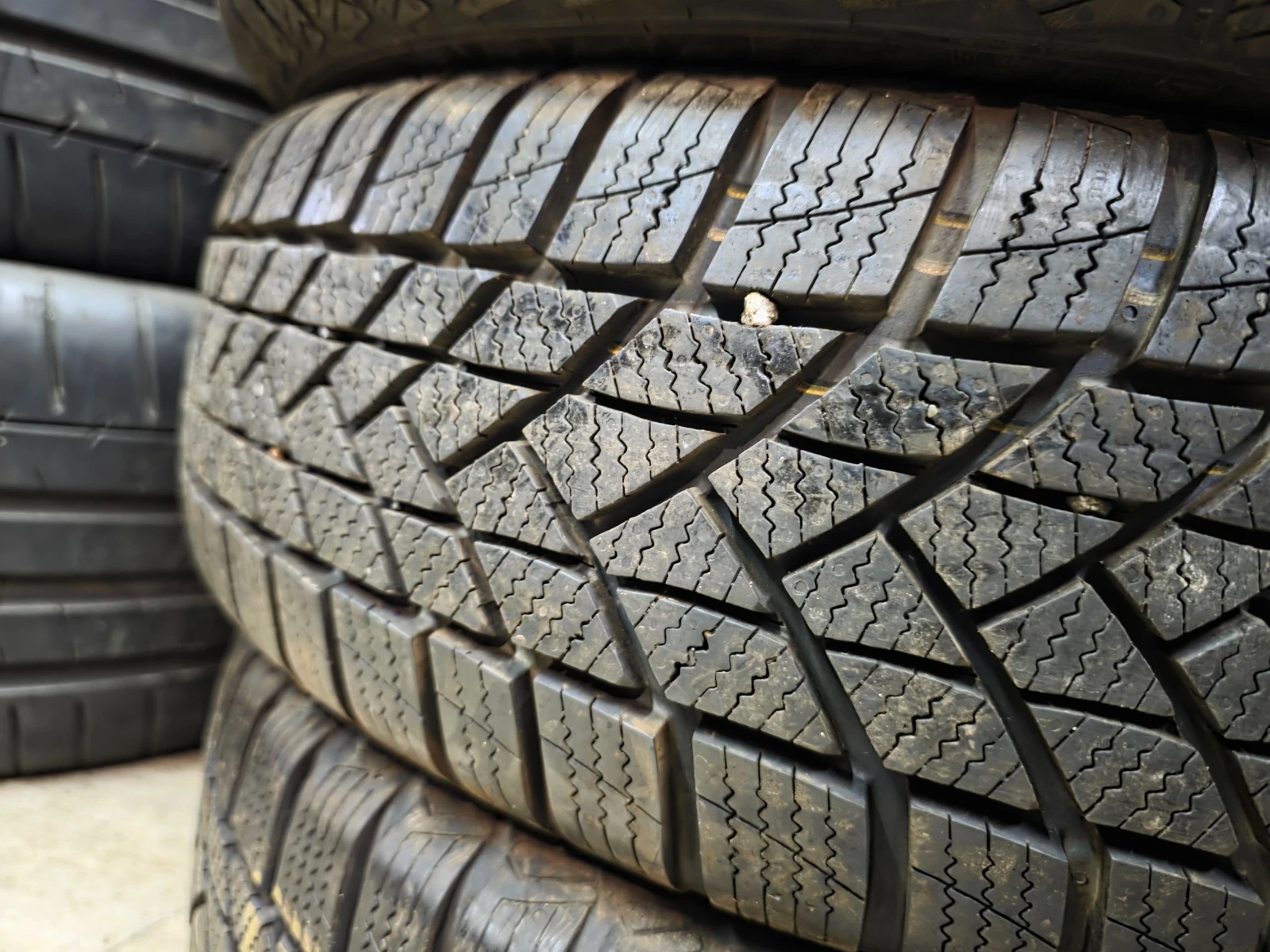 Гуми Зимни 175/65R15, снимка 4 - Гуми и джанти - 54986787