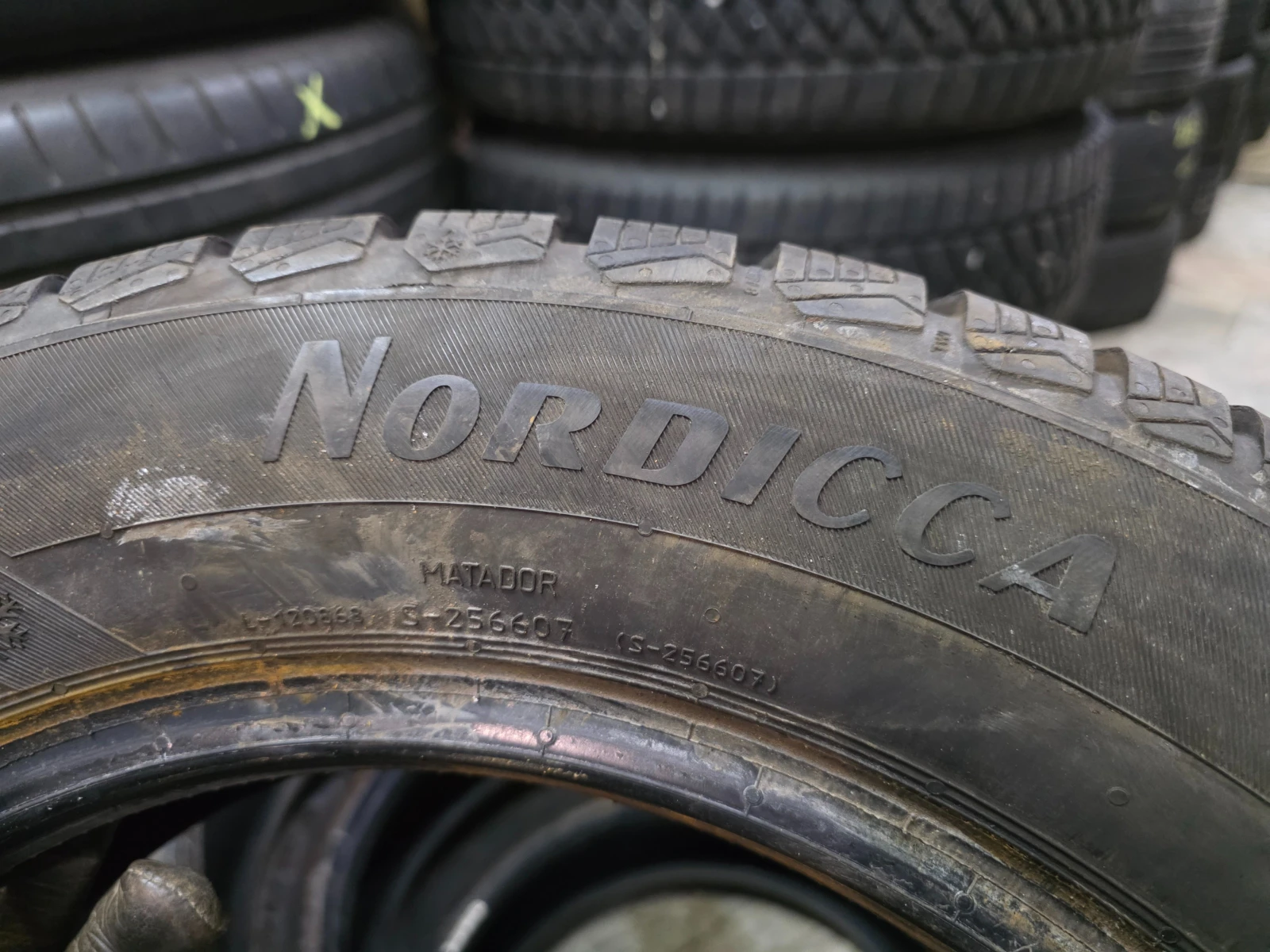 Гуми Зимни 175/65R15, снимка 11 - Гуми и джанти - 54986787