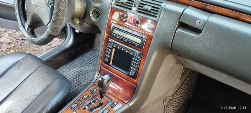 Mercedes-Benz 320 3.2 CDI КЛИМАТРОНИК, снимка 15 - Автомобили и джипове - 52856048