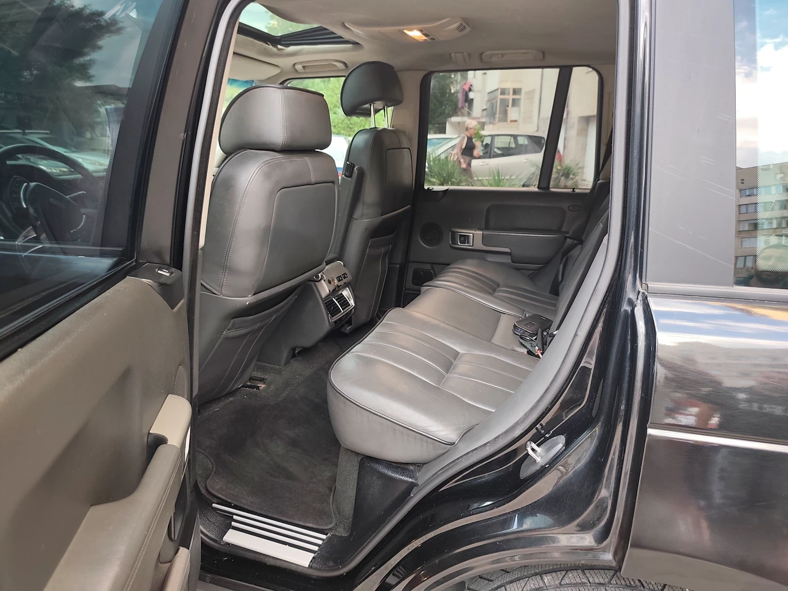 Land Rover Range rover 3.0D АВТОМАТИК! 4Х4  Full!   !ТОП!!, снимка 13 - Автомобили и джипове - 55285764