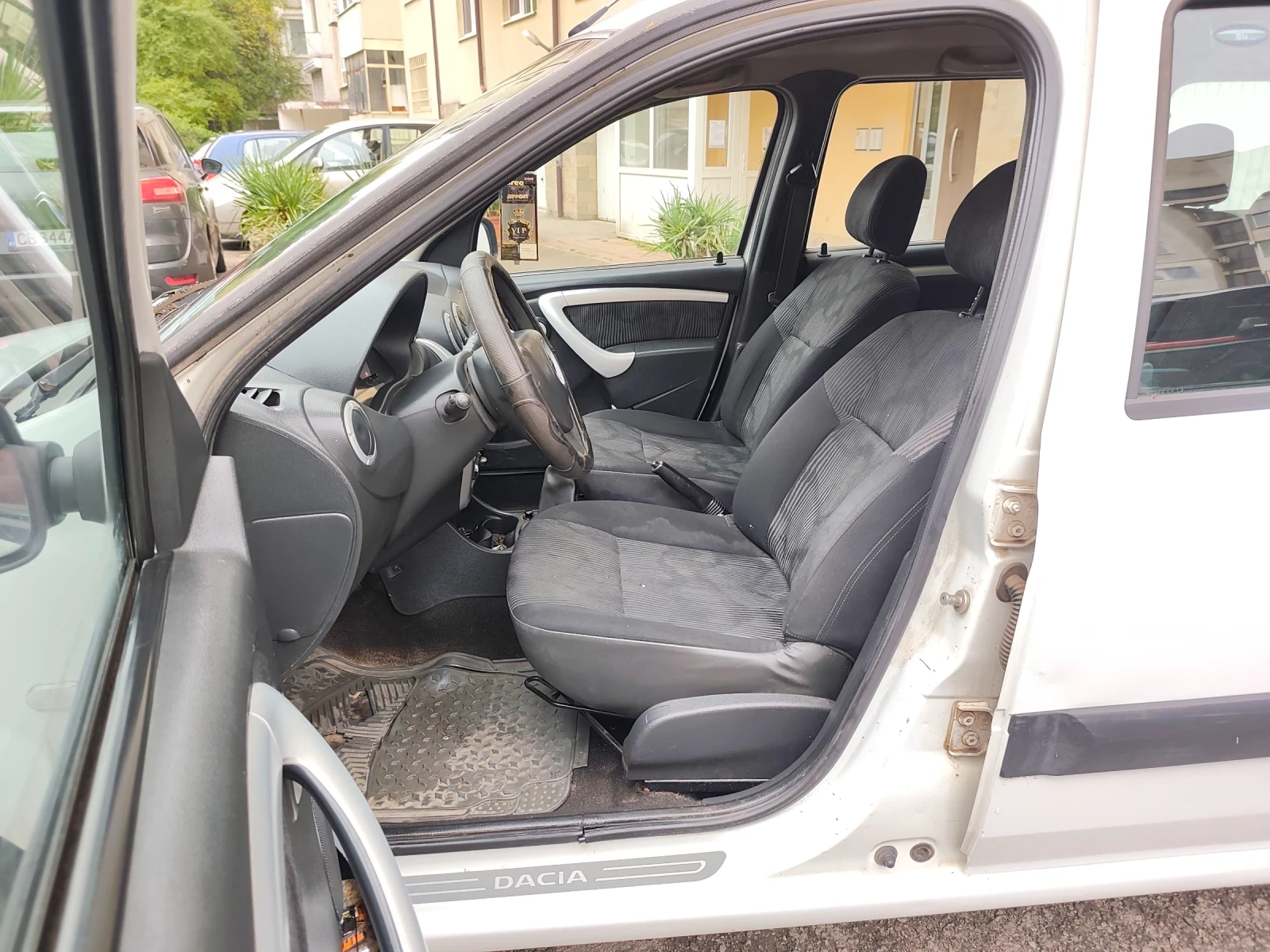Dacia Logan 1.5 DCI А/С!   !ТОП!!, снимка 14 - Автомобили и джипове - 56637003