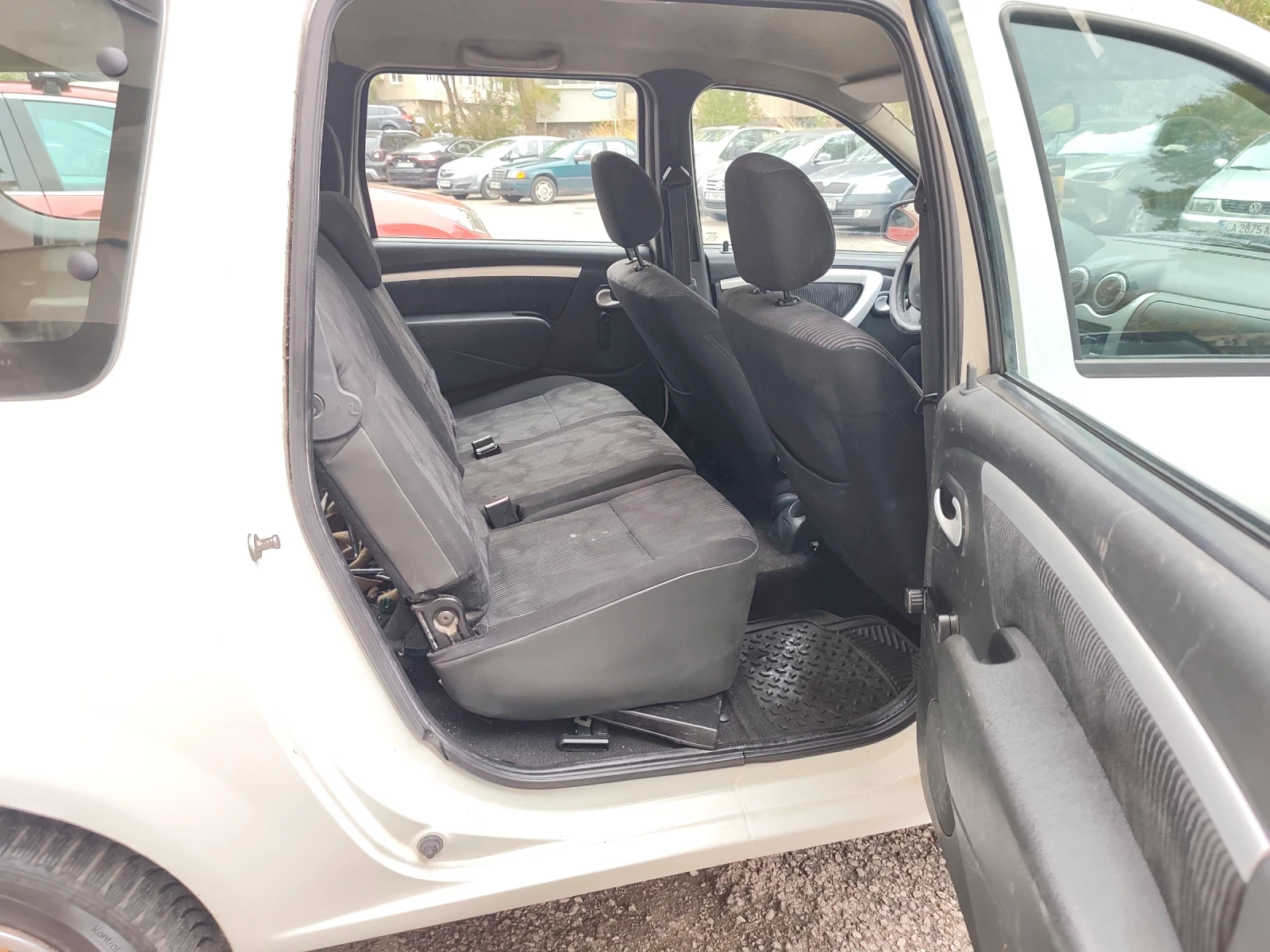 Dacia Logan 1.5 DCI А/С!   !ТОП!!, снимка 11 - Автомобили и джипове - 56637003