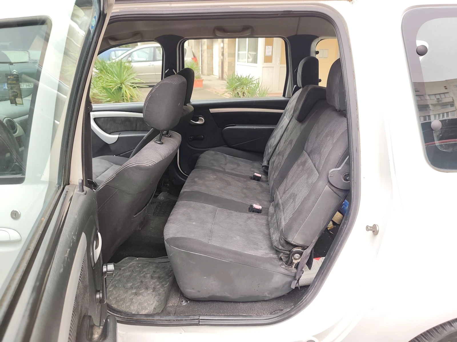 Dacia Logan 1.5 DCI А/С!   !ТОП!!, снимка 12 - Автомобили и джипове - 56637003