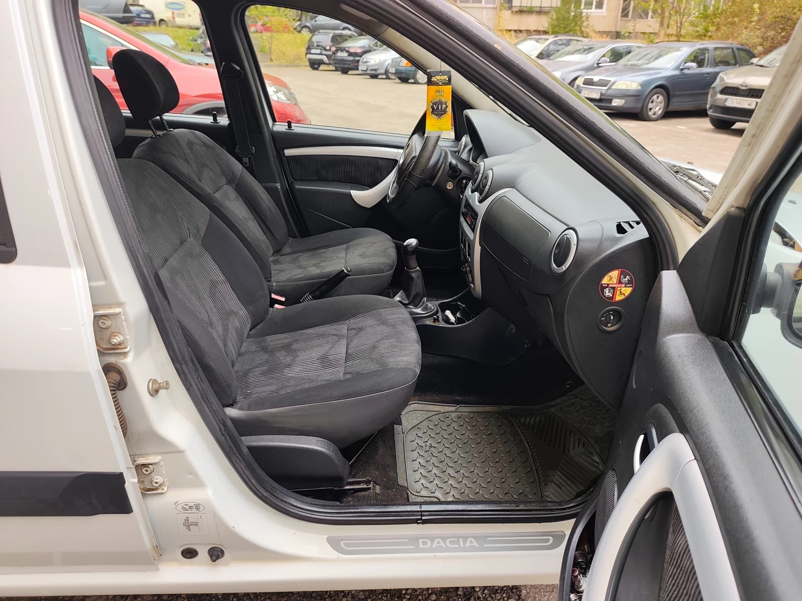 Dacia Logan 1.5 DCI А/С!   !ТОП!!, снимка 9 - Автомобили и джипове - 56637003