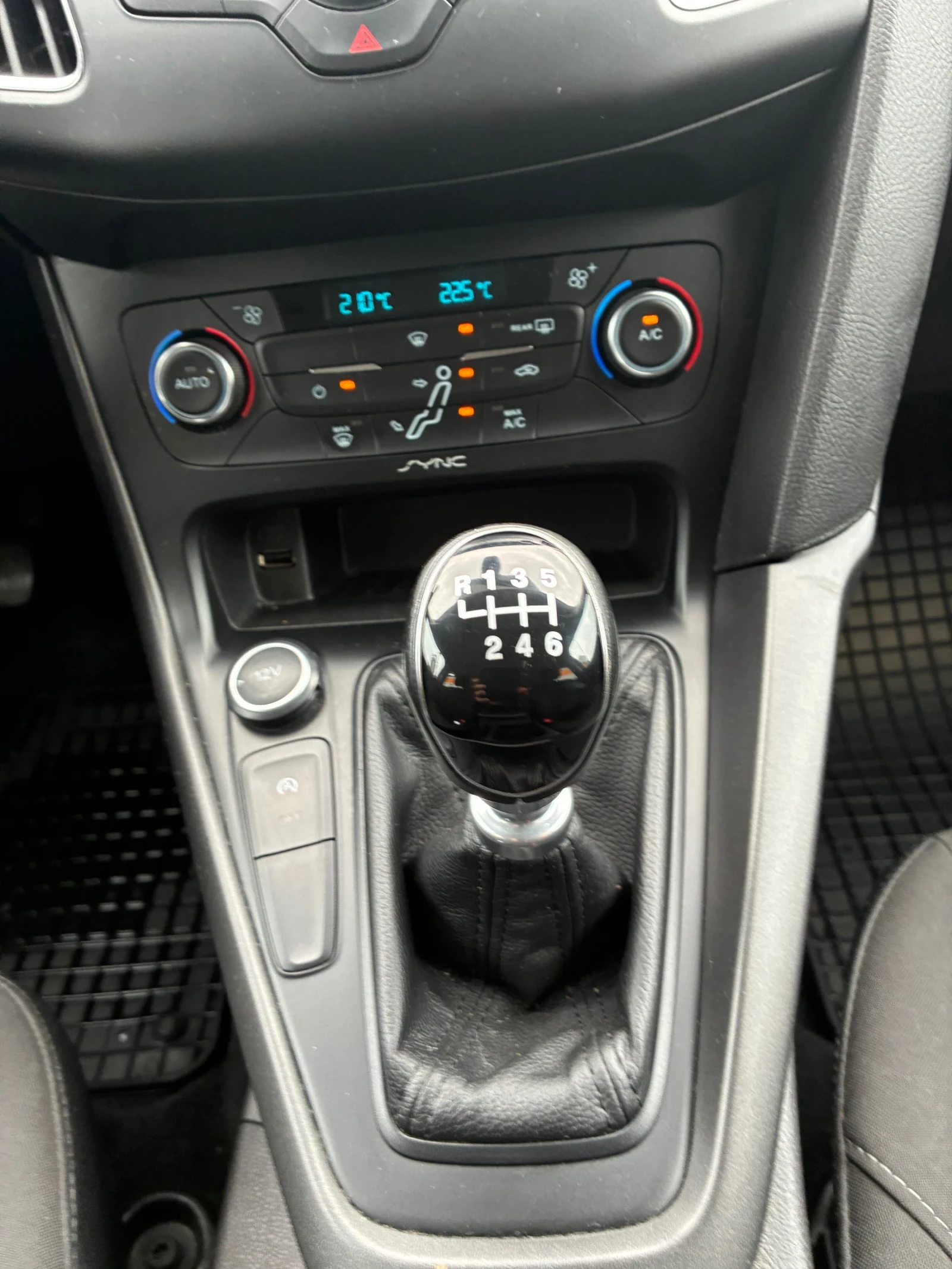 Ford Focus 1.0 EcoBoost, снимка 9 - Автомобили и джипове - 51627834