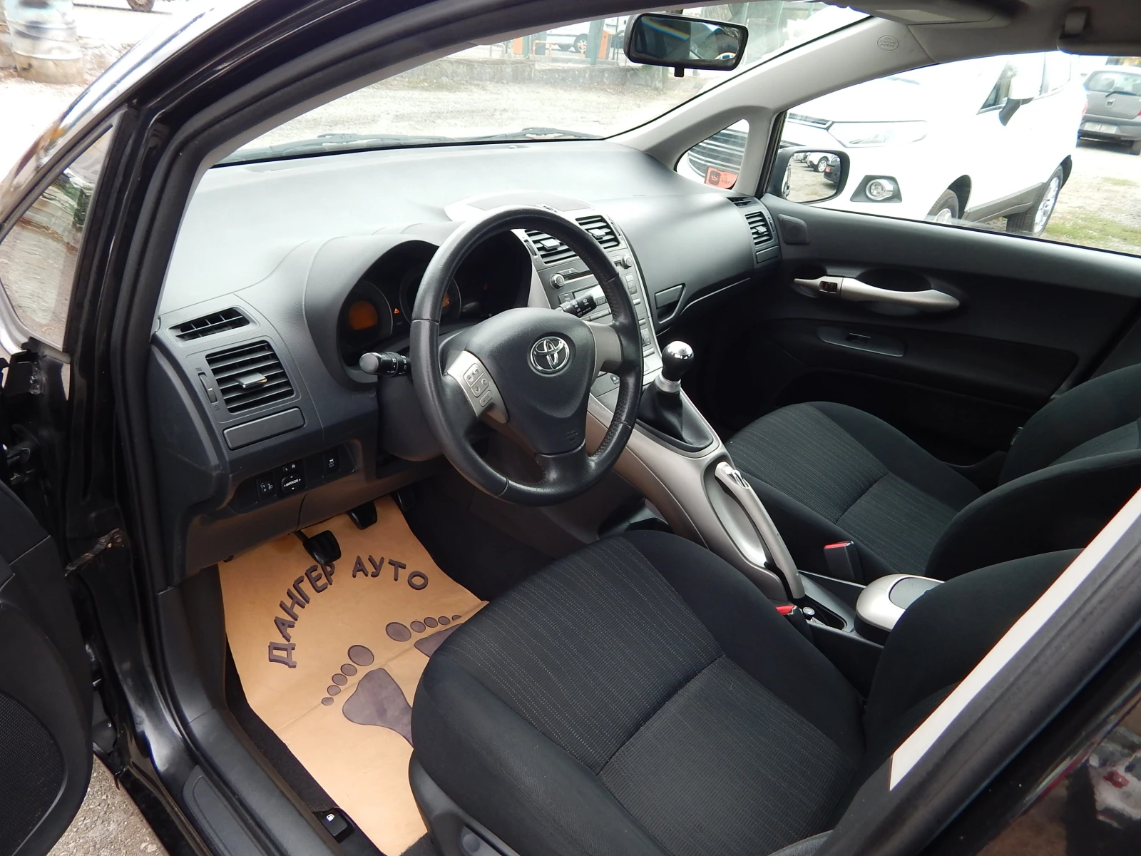 Toyota Auris 1.4D4D* 145000km*  - изображение 9