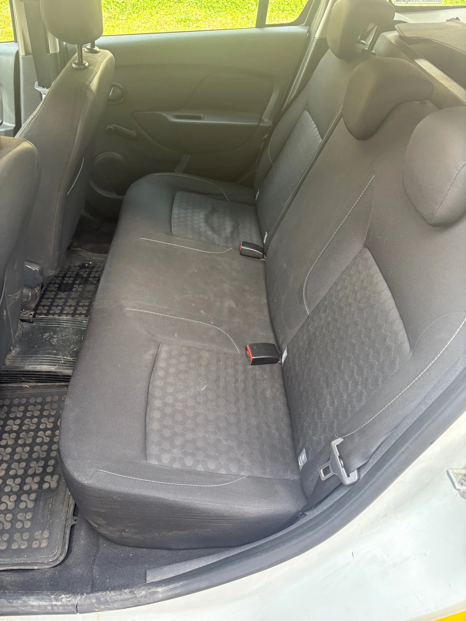 Dacia Logan, снимка 9 - Автомобили и джипове - 54075615