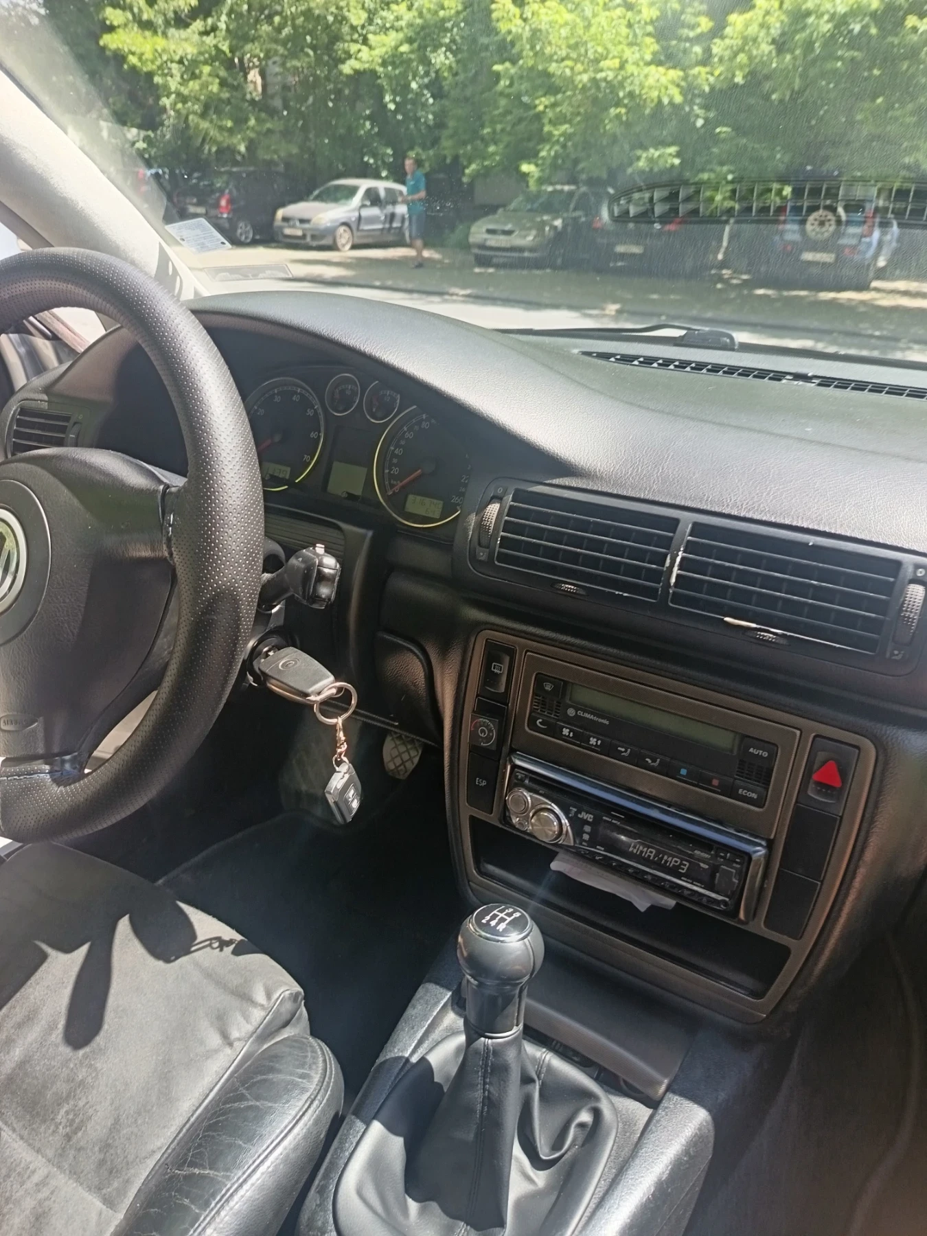 VW Passat 1, 8 Т Газ/Бензин, снимка 10 - Автомобили и джипове - 54743039