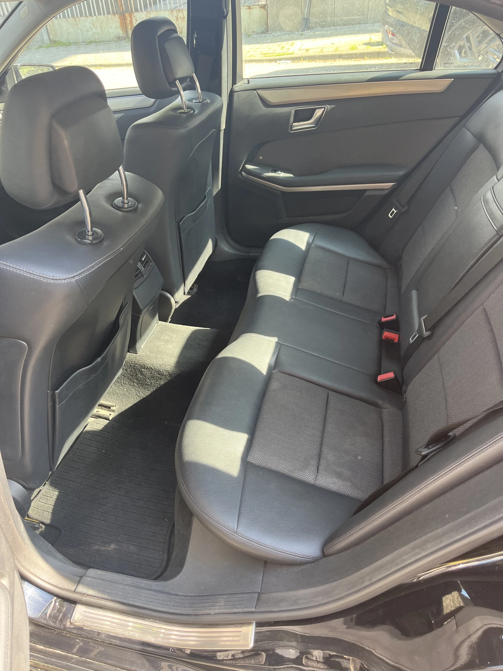 Mercedes-Benz E 250 4 Matic, снимка 8 - Автомобили и джипове - 54939176
