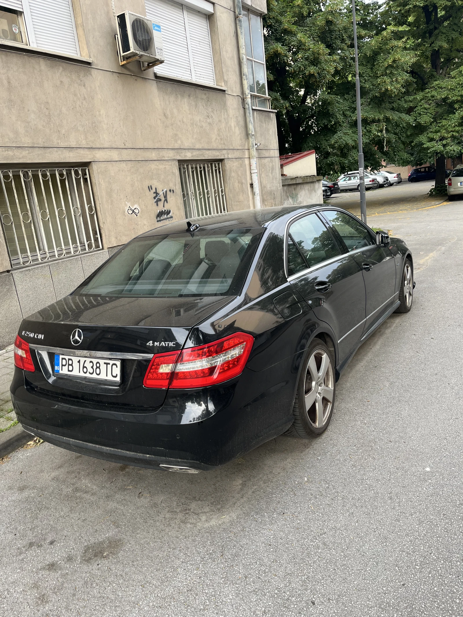 Mercedes-Benz E 250 4 Matic, снимка 4 - Автомобили и джипове - 54939176