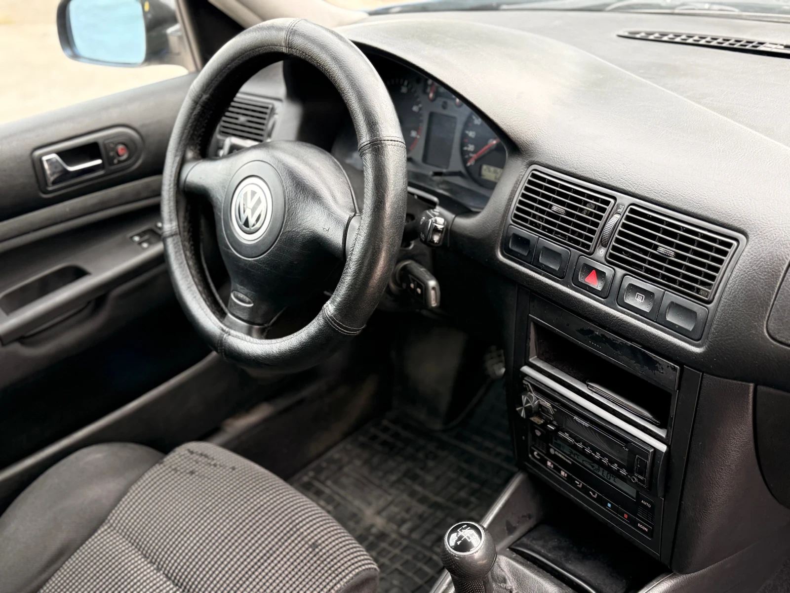 VW Golf 1.9tdi 110кс, снимка 4 - Автомобили и джипове - 55100404