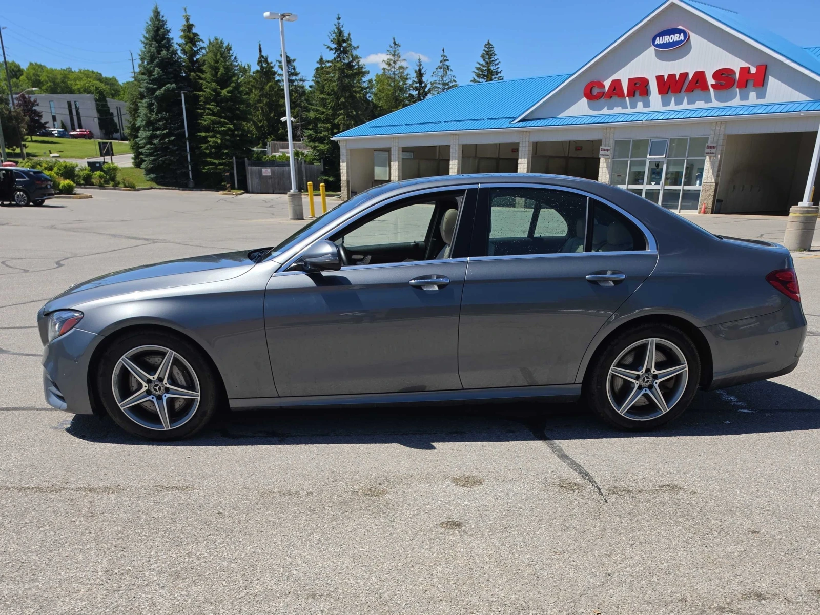 Mercedes-Benz E 400 4MATIC * BURMESTER * CARFAX * АВТО КРЕДИТ * * , снимка 4 - Автомобили и джипове - 55136939