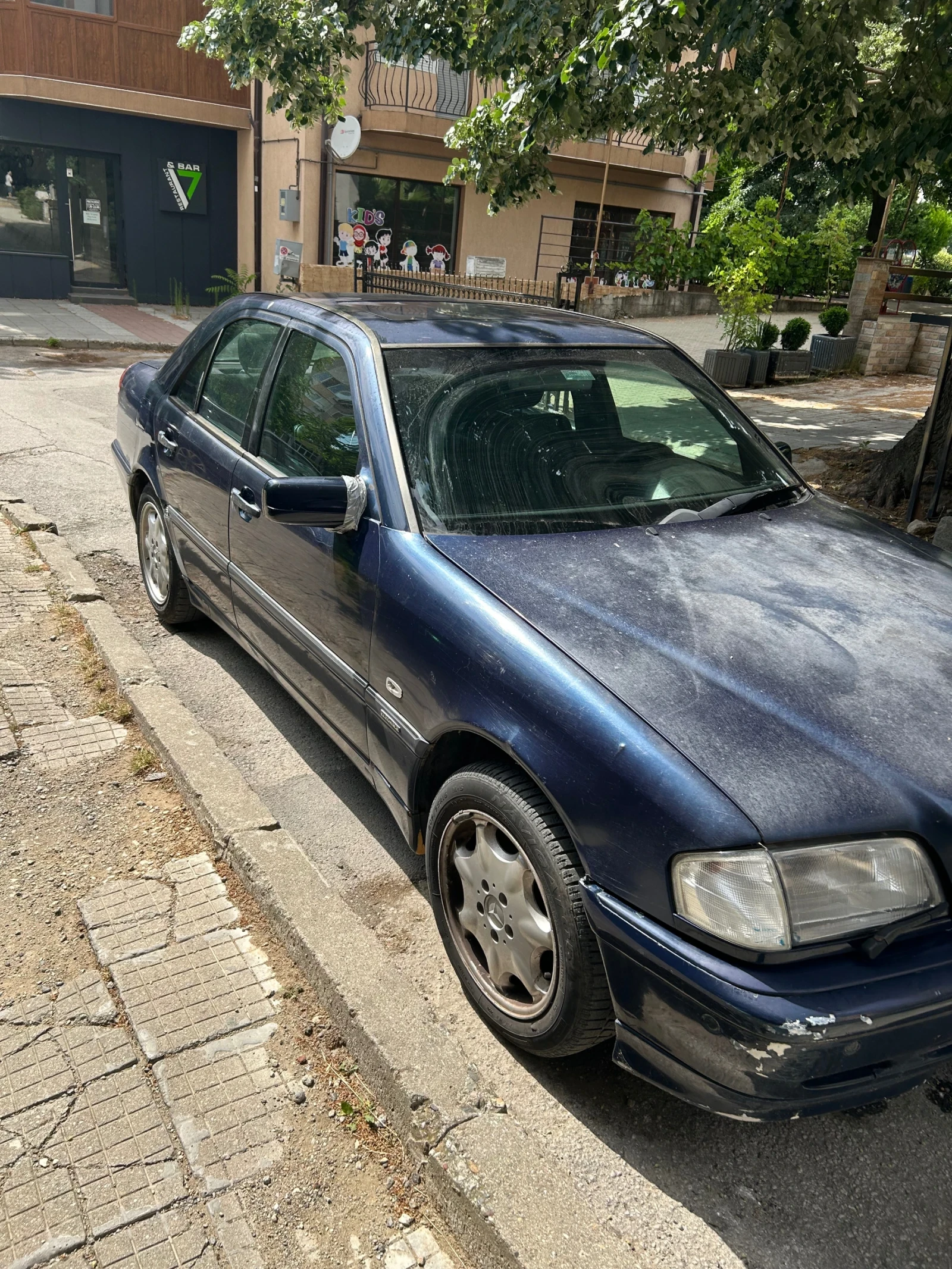 Mercedes-Benz C 220, снимка 4 - Автомобили и джипове - 55189645