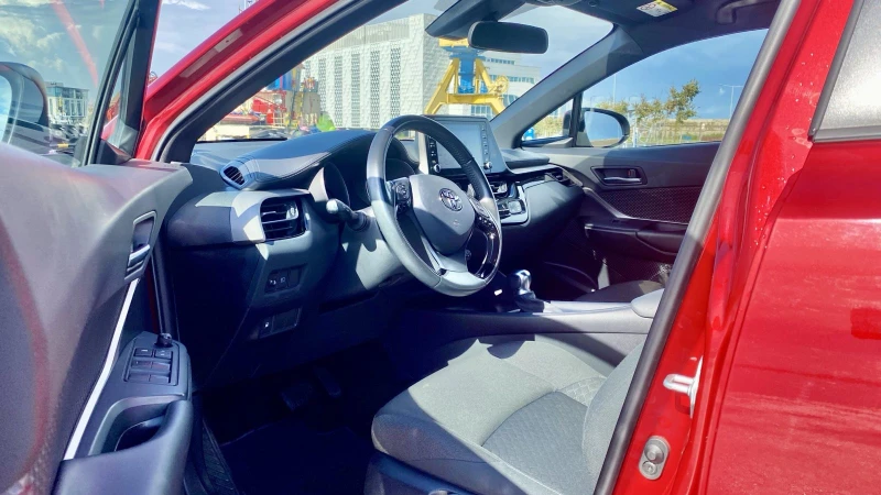 Toyota C-HR 1.8 HYBRID CENTER, снимка 14 - Автомобили и джипове - 47714060