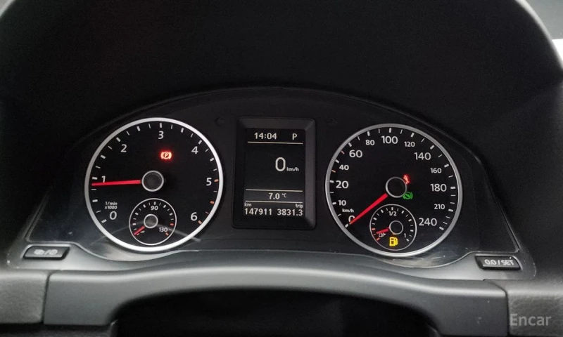 VW Tiguan, снимка 8 - Автомобили и джипове - 53530136