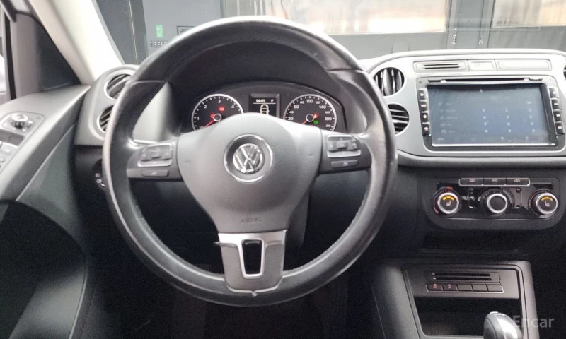 VW Tiguan, снимка 13 - Автомобили и джипове - 53530136