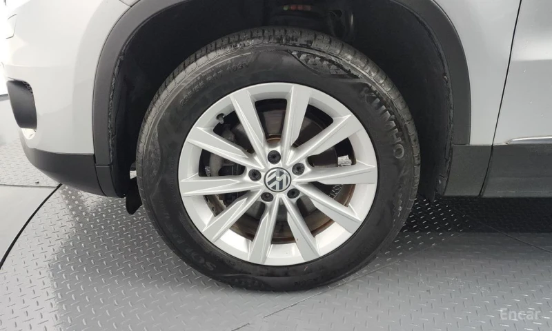 VW Tiguan, снимка 5 - Автомобили и джипове - 53530136