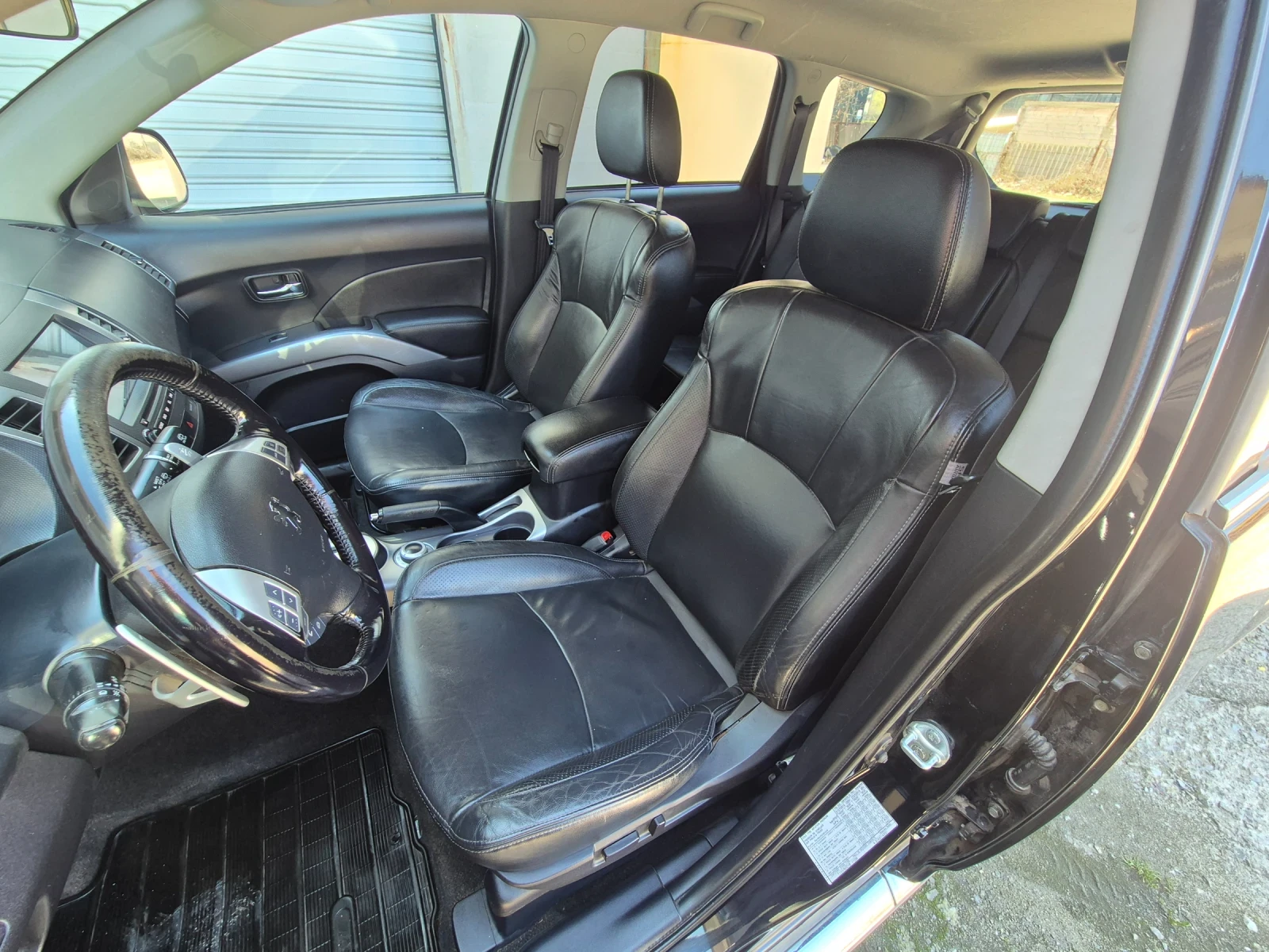 Peugeot 4007 2.4i 6+ 1 места Газ, снимка 8 - Автомобили и джипове - 54098938