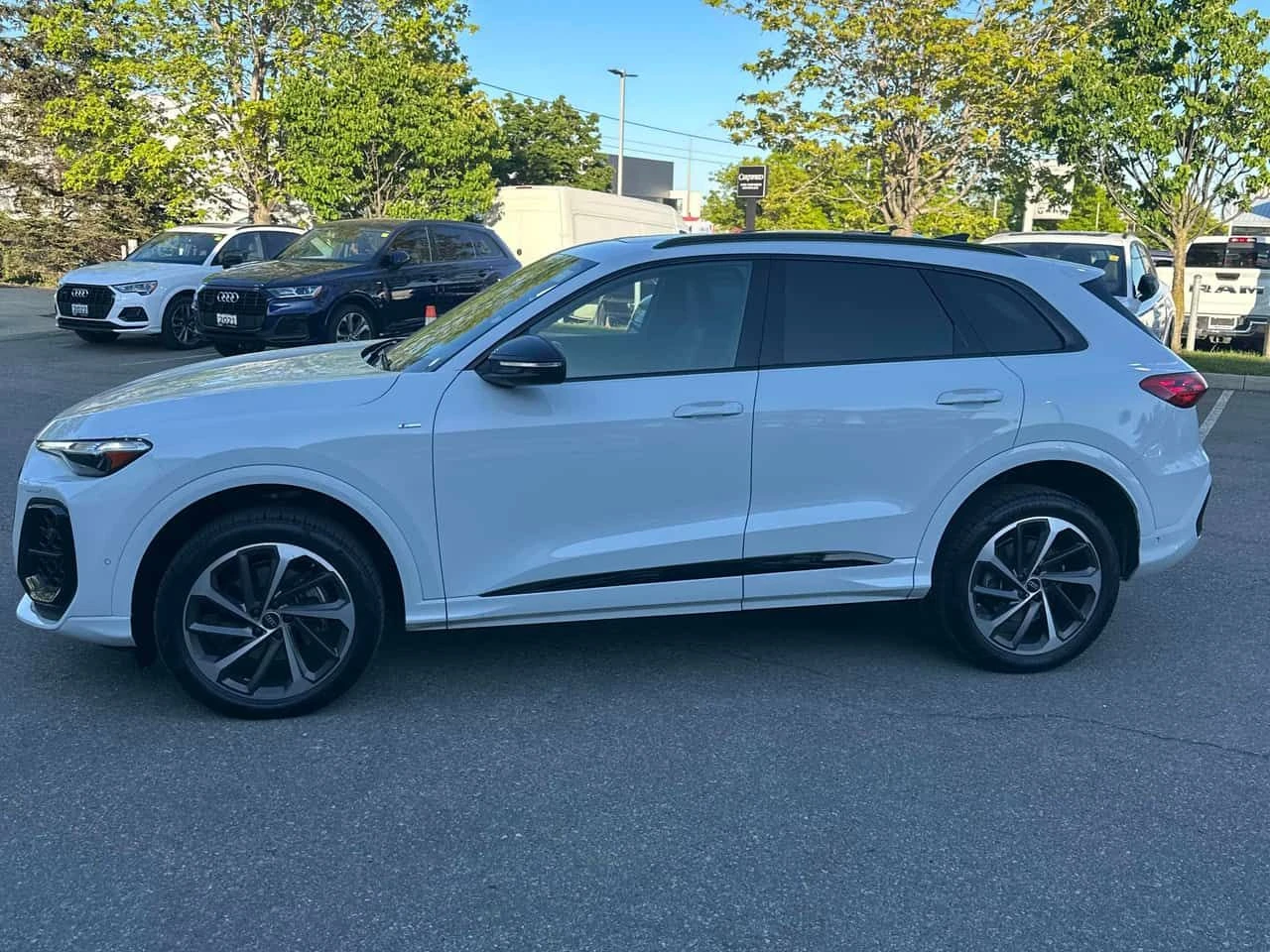 Audi Q5 Technik S LINE/ОБДУХВАНЕ/ПАНОРАМА/360/ДИСТРОНИК, снимка 3 - Автомобили и джипове - 54808594