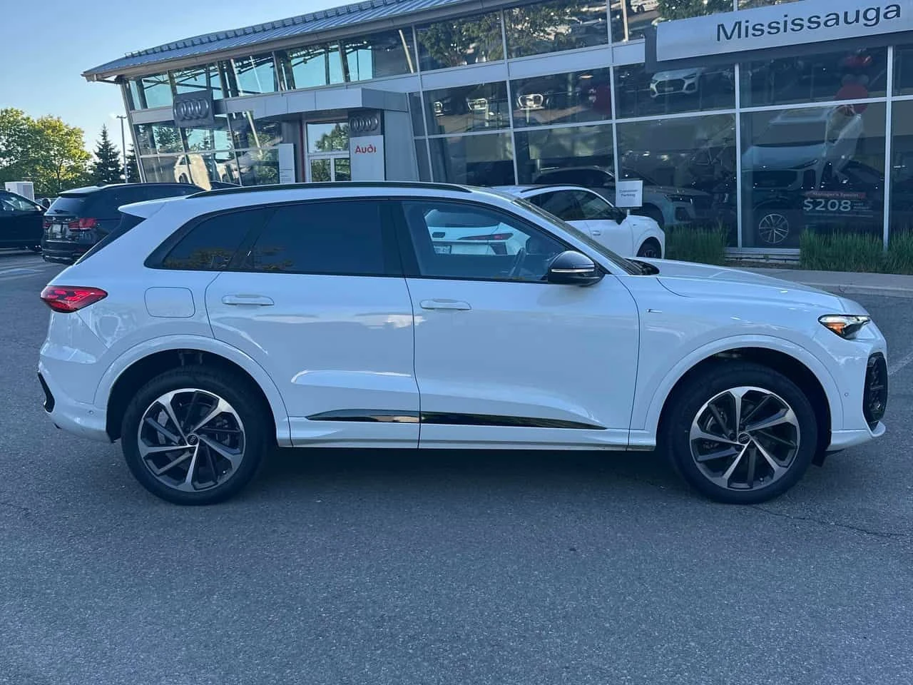 Audi Q5 Technik S LINE/ОБДУХВАНЕ/ПАНОРАМА/360/ДИСТРОНИК, снимка 4 - Автомобили и джипове - 54808594
