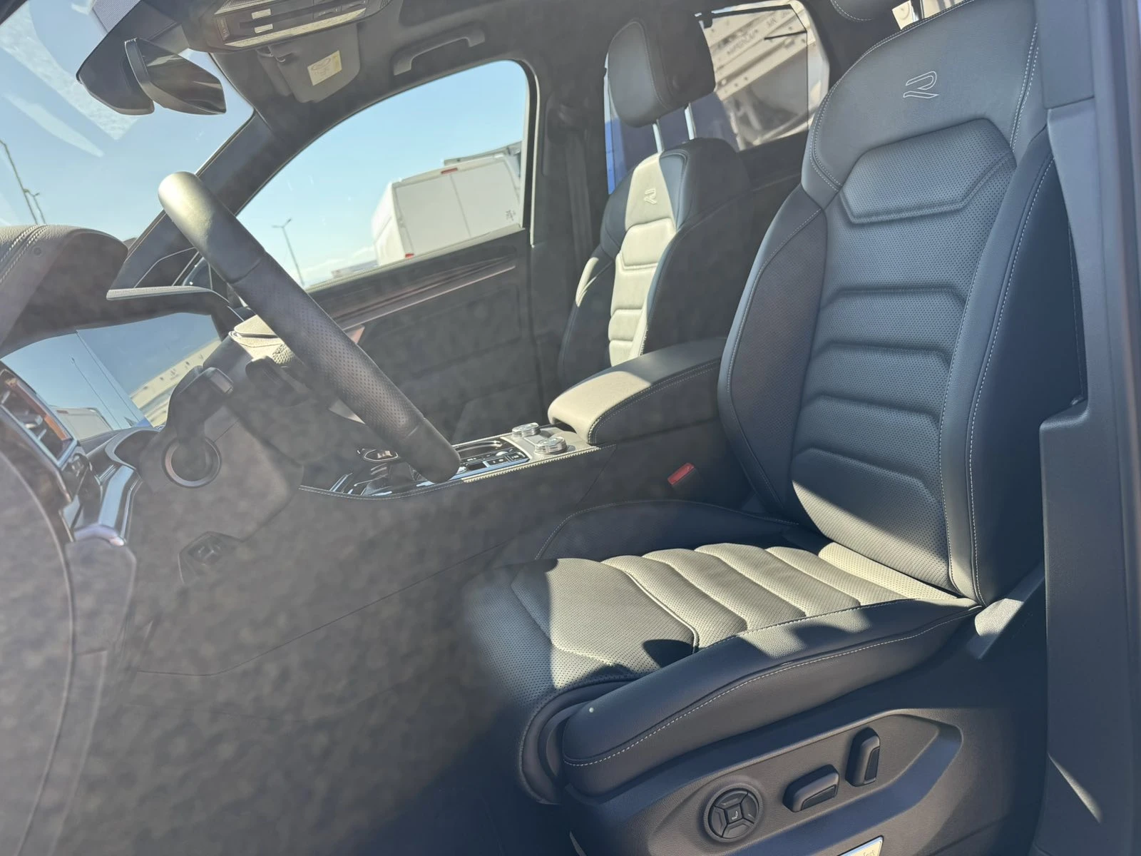 VW Touareg R-Line 3.0 TDI DSG, снимка 11 - Автомобили и джипове - 55313988