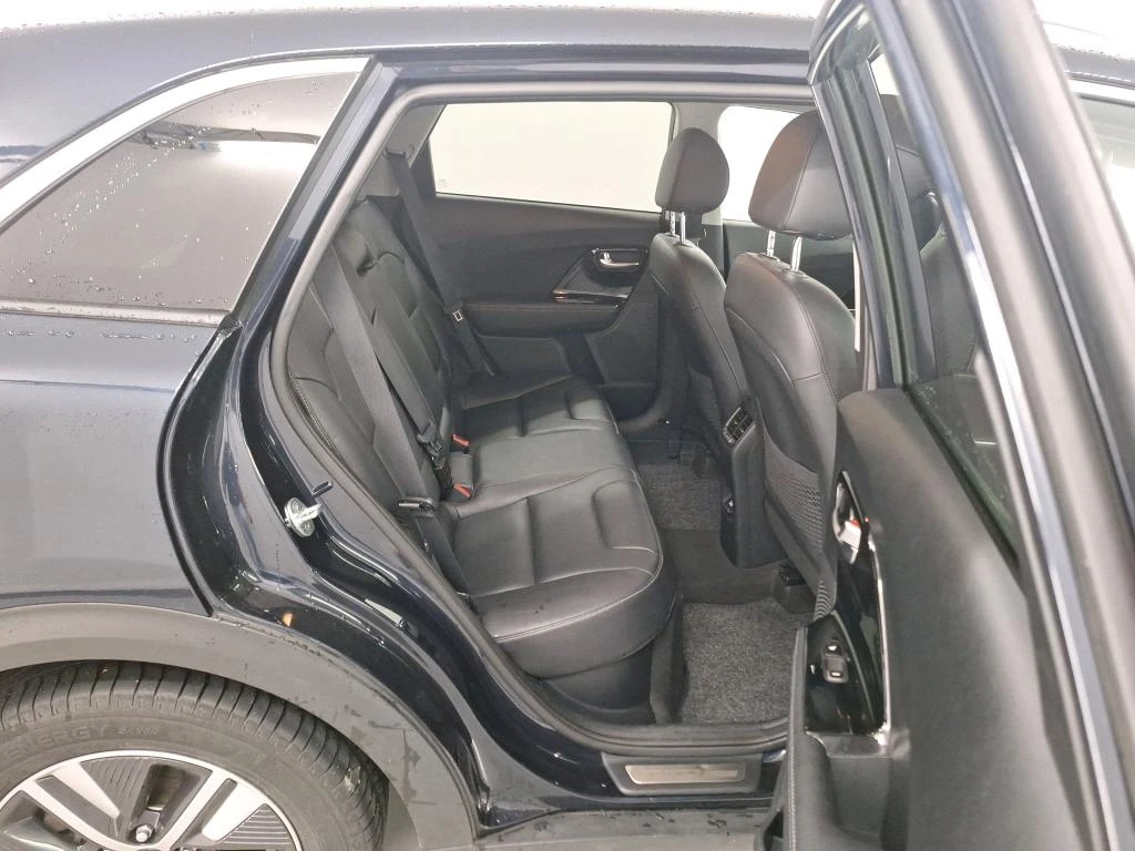 Kia Niro 1.6 GDI Plug-in Hybrid, снимка 8 - Автомобили и джипове - 55937334