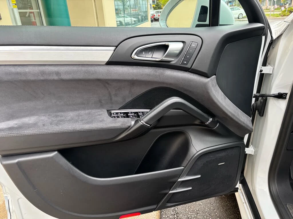 Porsche Cayenne GTS* MATRIX* ОБДУХ* BOSE* PANO* ALCANTARA* КРАЙНА , снимка 13 - Автомобили и джипове - 56046047