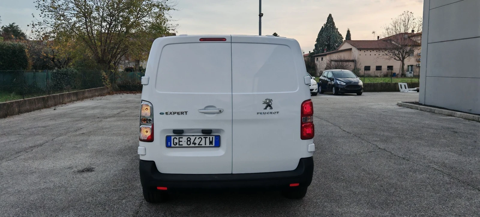 Peugeot Expert Electric 75KW - изображение 6