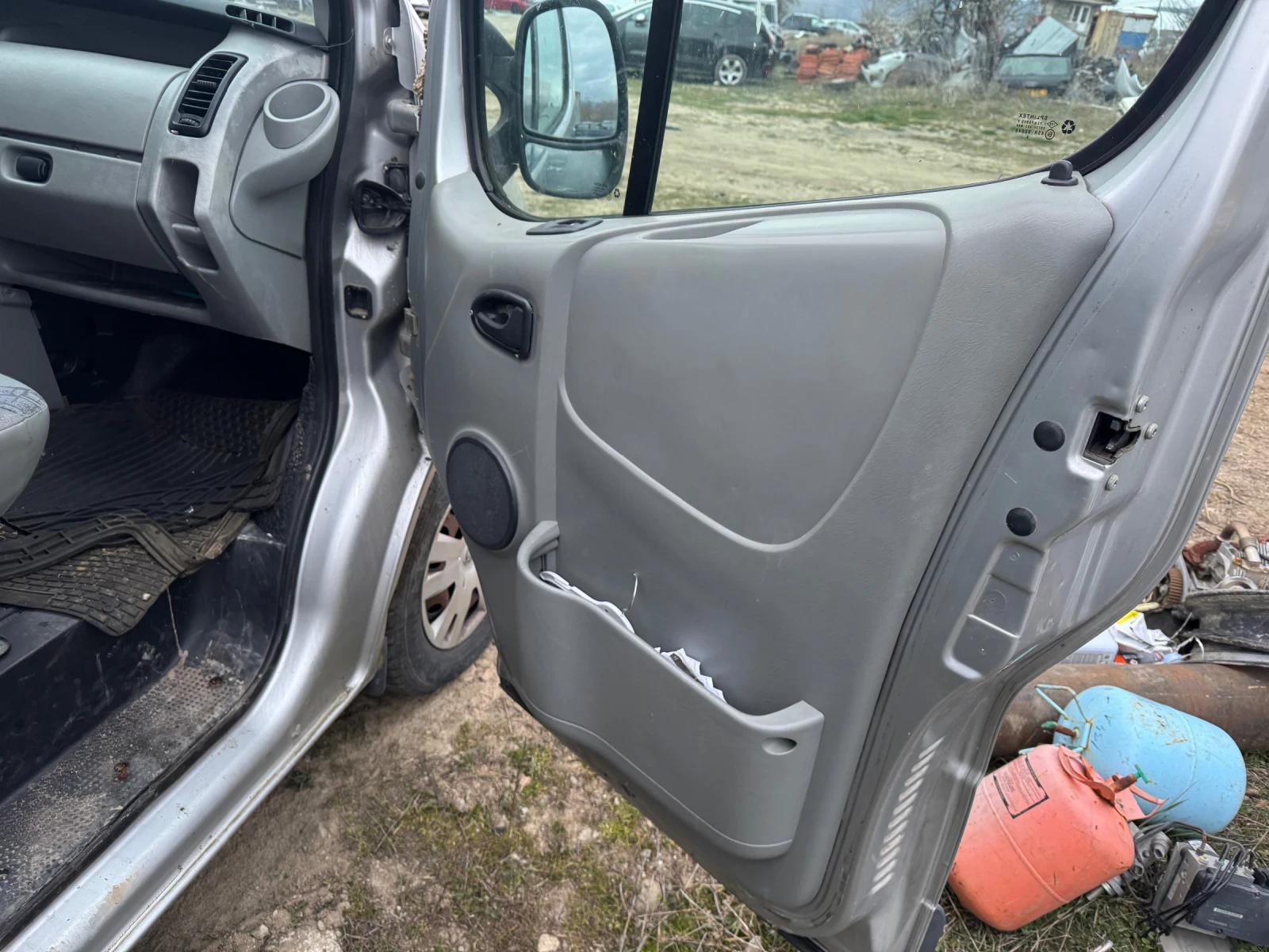 Opel Vivaro 1.9CDTI, снимка 14 - Бусове и автобуси - 53917106