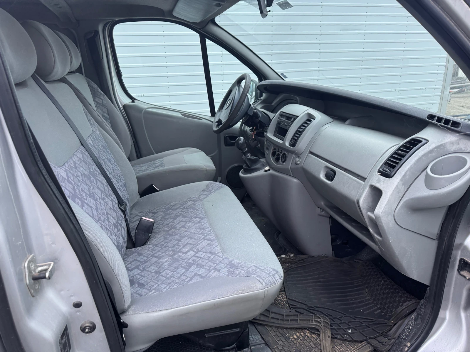 Opel Vivaro 1.9CDTI, снимка 11 - Бусове и автобуси - 53917106