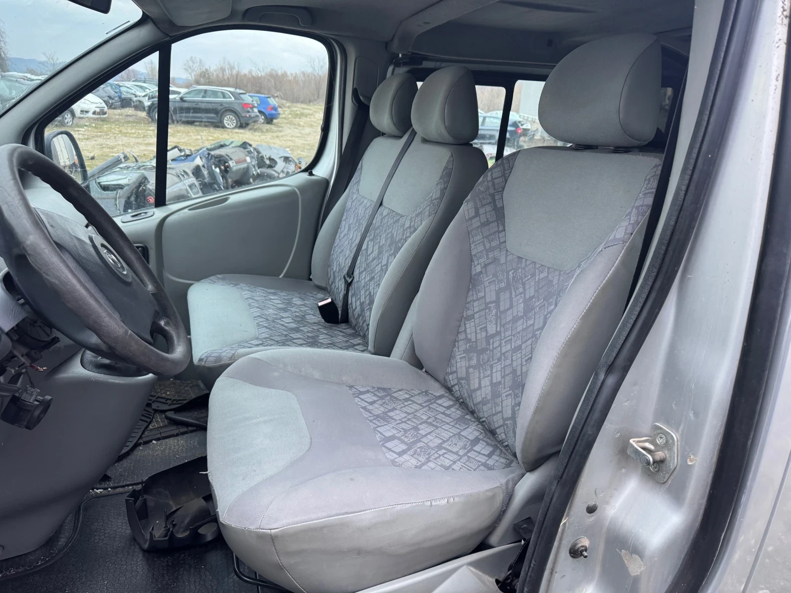 Opel Vivaro 1.9CDTI, снимка 10 - Бусове и автобуси - 53917106