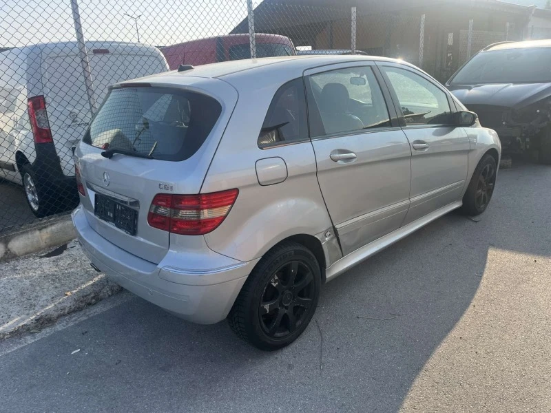 Mercedes-Benz B 180 2.0 CDI, снимка 5 - Автомобили и джипове - 46764586