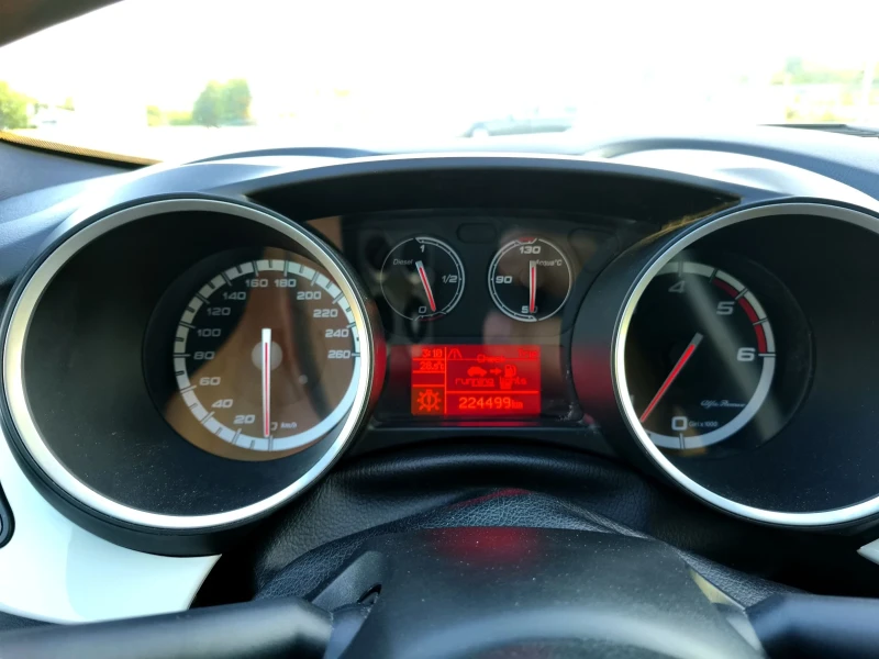 Alfa Romeo Giulietta 1.6 JTDM, снимка 11 - Автомобили и джипове - 51068421